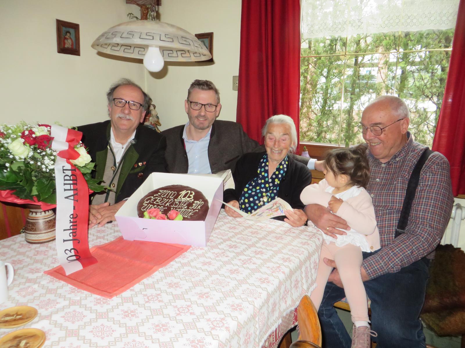 Innenminister Karner lässt 104jährige Südtirolerin sterben!