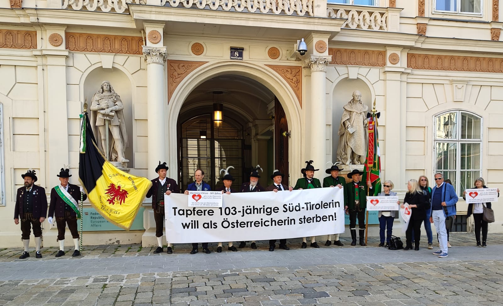 103jährige wartet auf Staatsbürgerschaft! Tiroler Schützen zeigen Regierung rote Karte